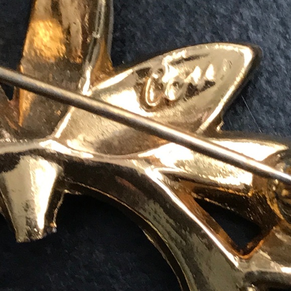 EUC Coro Vintage Brooch - Picture 5 of 6